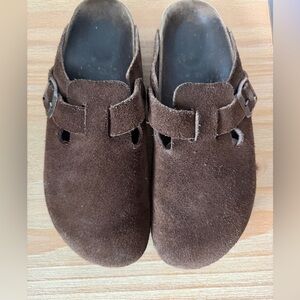Boston Birkenstock Mocha Brown Suede. Size 39. Pre-owned. Cork intact.